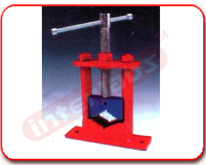 PIPE VICE HINGED TYPE Exporter & Educational Laboratory Equi